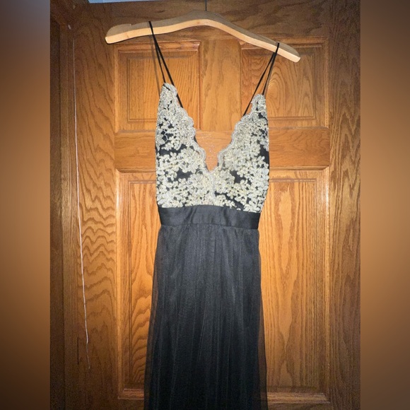 Windsor double slit gold and black tulle fabric - Picture 2 of 6